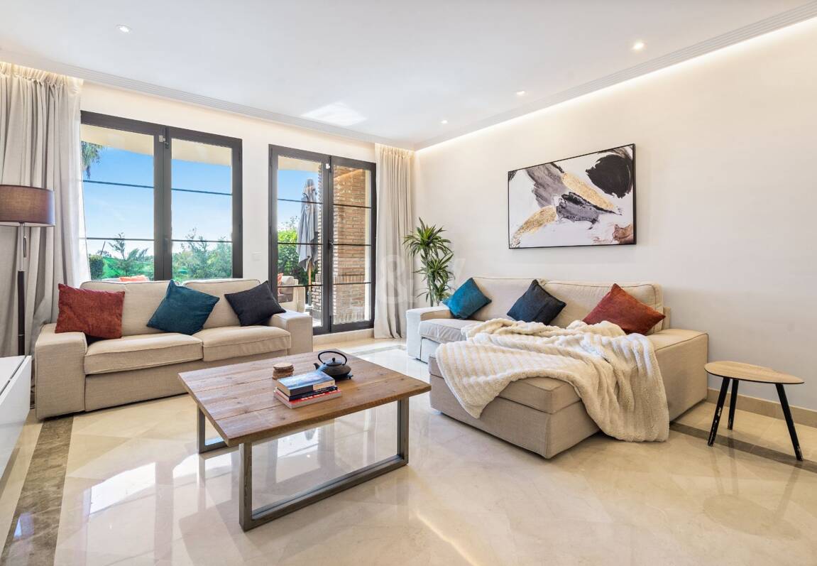 Exclusive apartment with private garden and golf views in Las Jacarandas, Los Arqueros. Available for short-mid -term rentals