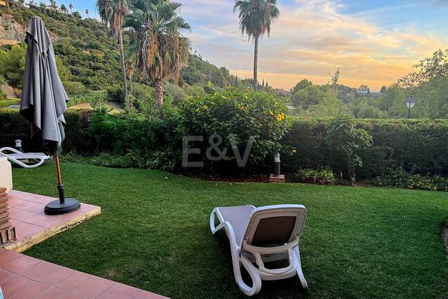 Exclusive apartment with private garden and golf views in Las Jacarandas, Los Arqueros. Available for short-mid -term rentals