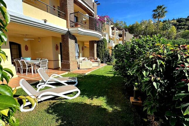 Exclusive apartment with private garden and golf views in Las Jacarandas, Los Arqueros. Available for short-mid -term rentals
