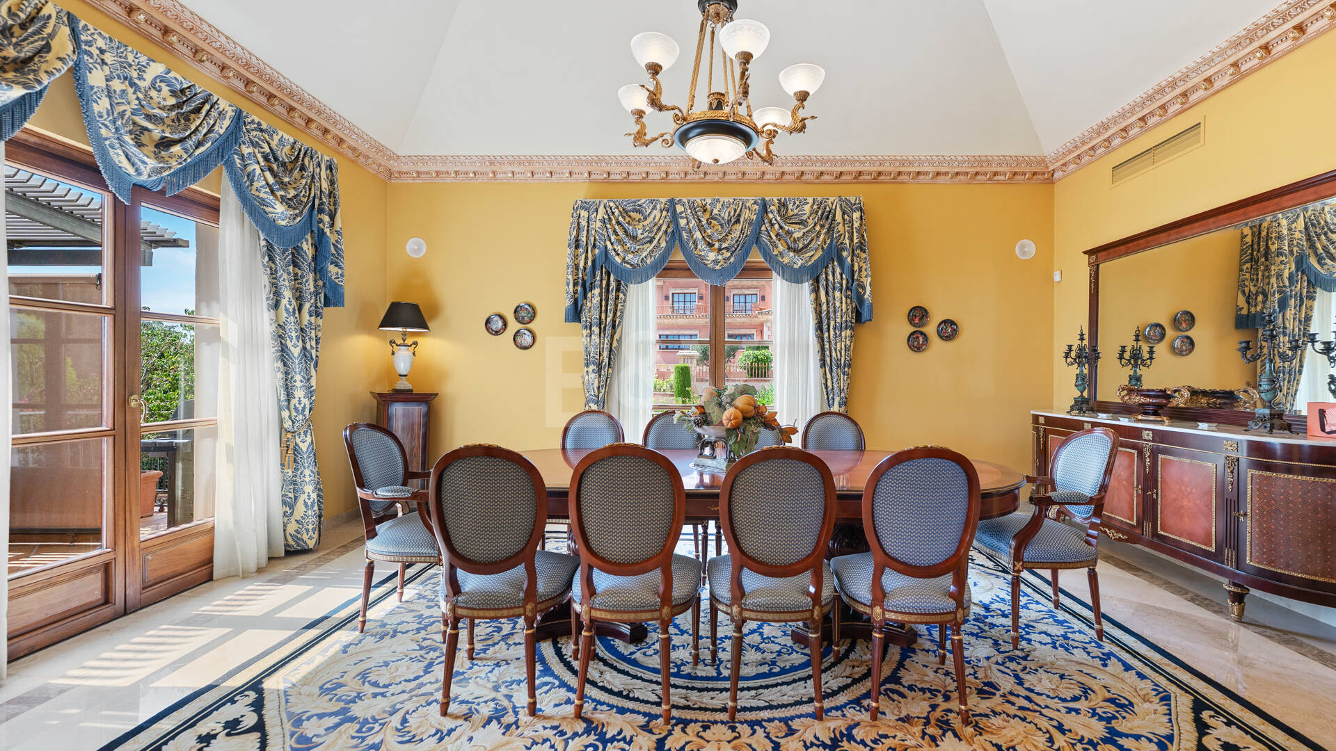 Außergewöhnliche Mansion mit Meerblick in den prestigeträchtigen Höhenlagen von Sierra Blanca