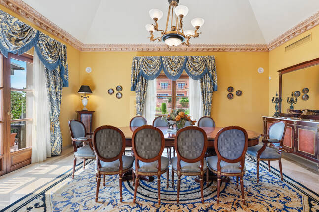 Außergewöhnliche Mansion mit Meerblick in den prestigeträchtigen Höhenlagen von Sierra Blanca