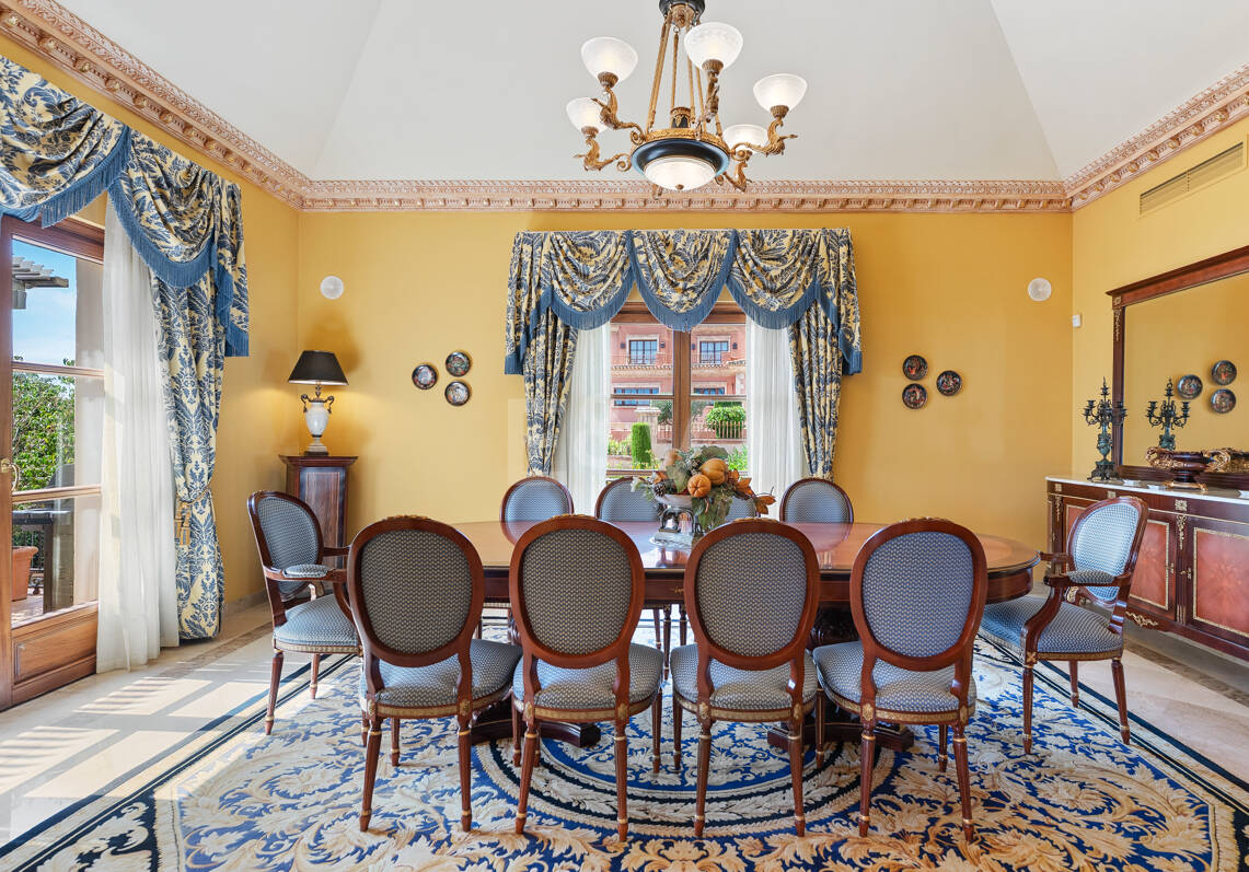 Außergewöhnliche Mansion mit Meerblick in den prestigeträchtigen Höhenlagen von Sierra Blanca