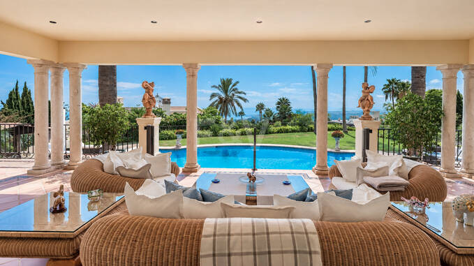 Außergewöhnliche Mansion mit Meerblick in den prestigeträchtigen Höhenlagen von Sierra Blanca