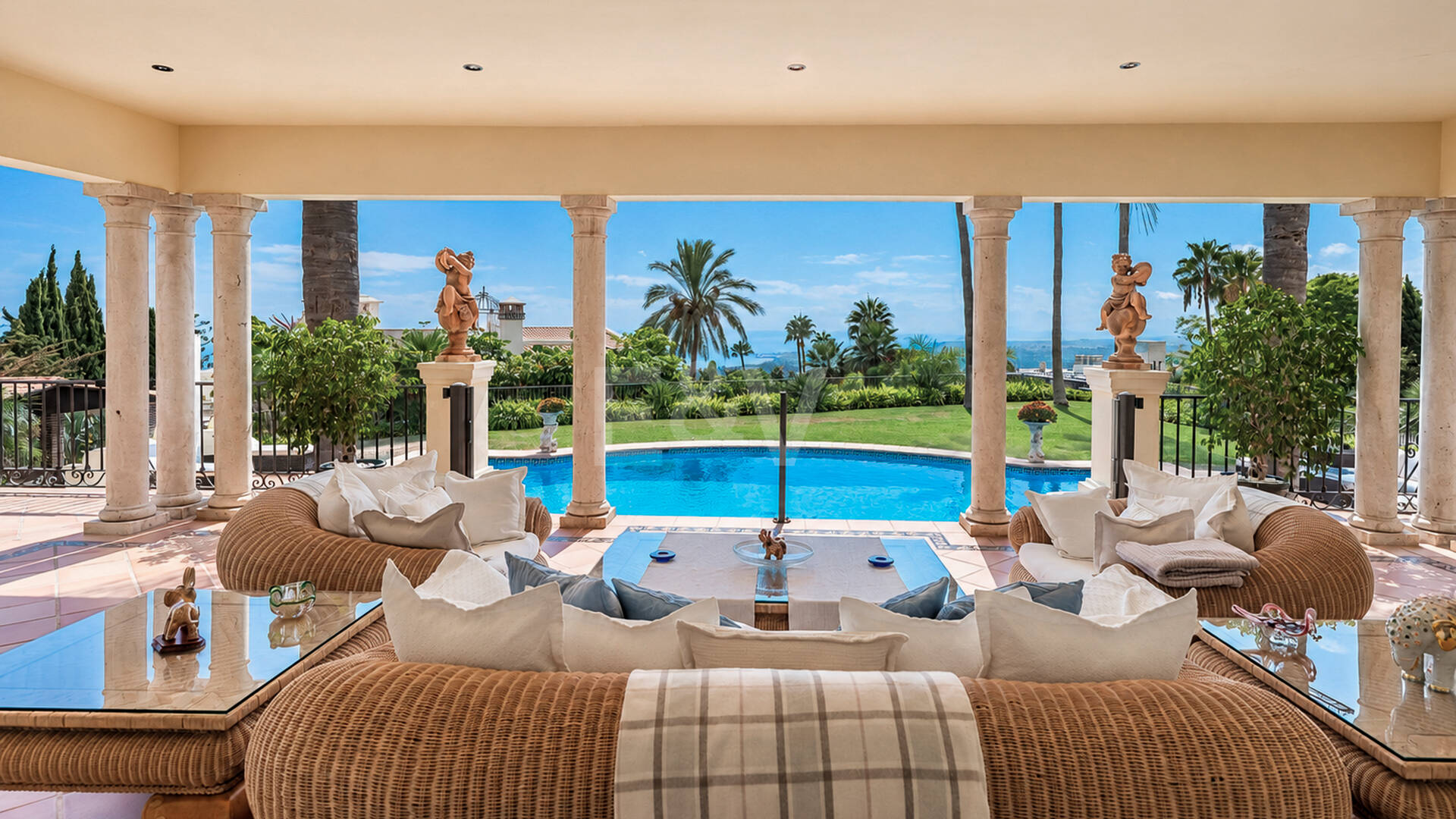 Außergewöhnliche Mansion mit Meerblick in den prestigeträchtigen Höhenlagen von Sierra Blanca