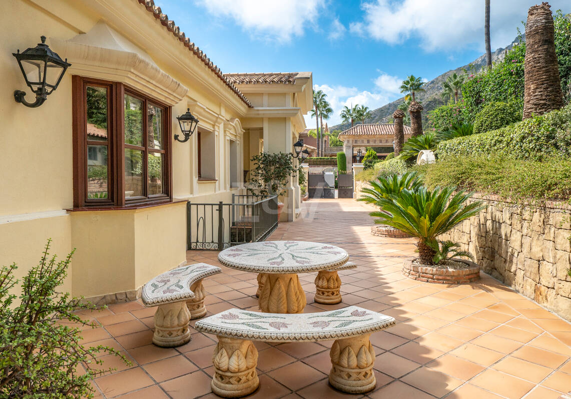 Außergewöhnliche Mansion mit Meerblick in den prestigeträchtigen Höhenlagen von Sierra Blanca