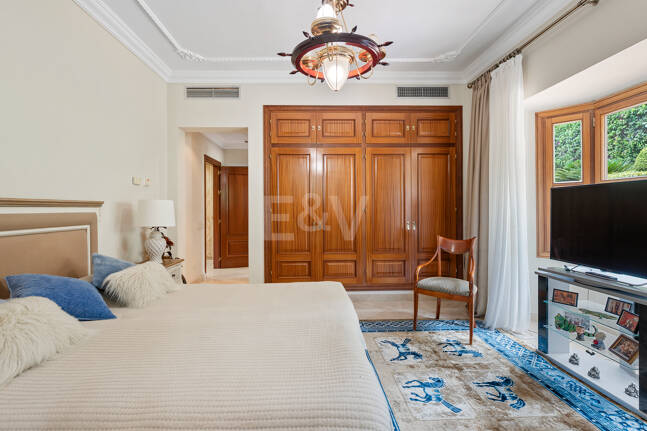 Außergewöhnliche Mansion mit Meerblick in den prestigeträchtigen Höhenlagen von Sierra Blanca