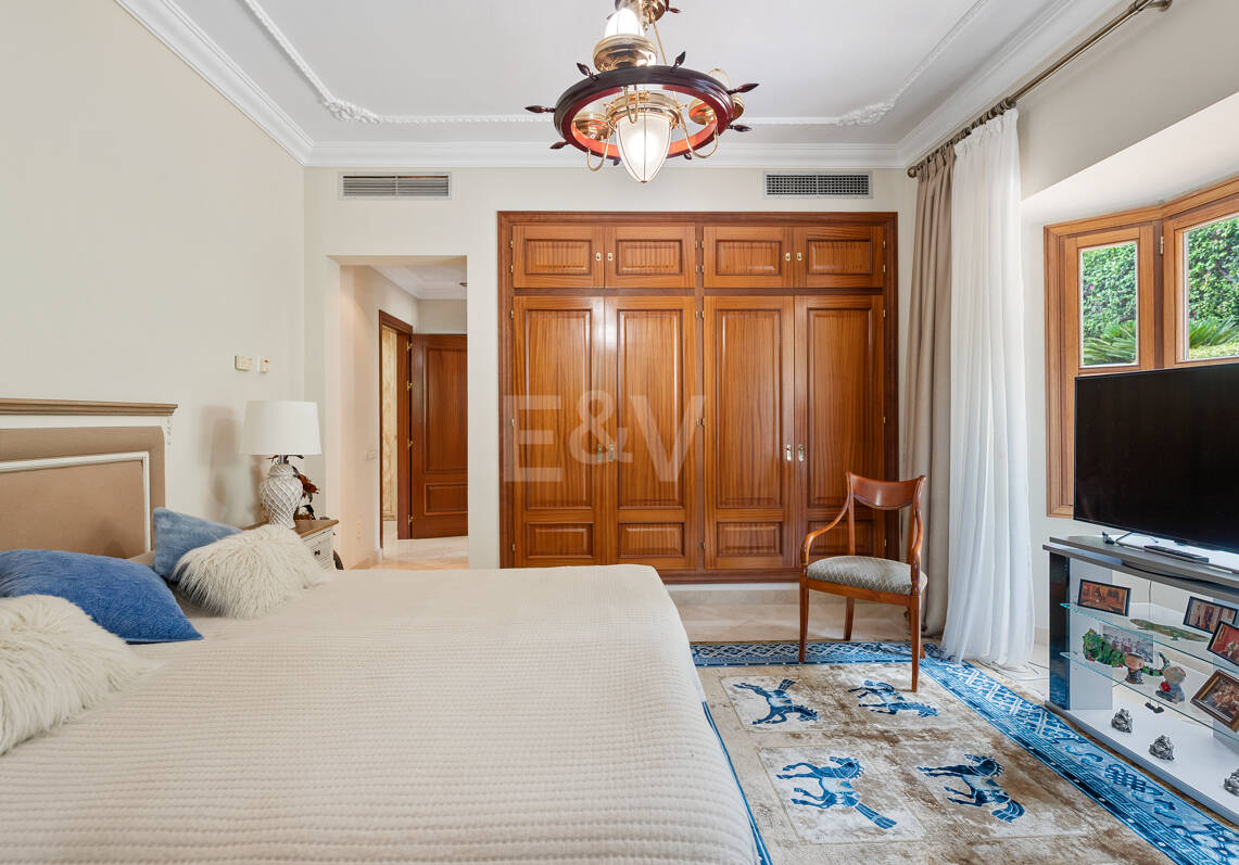 Außergewöhnliche Mansion mit Meerblick in den prestigeträchtigen Höhenlagen von Sierra Blanca
