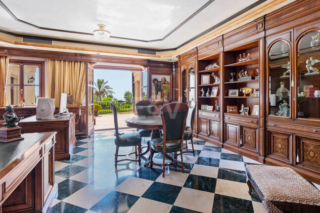 Außergewöhnliche Mansion mit Meerblick in den prestigeträchtigen Höhenlagen von Sierra Blanca