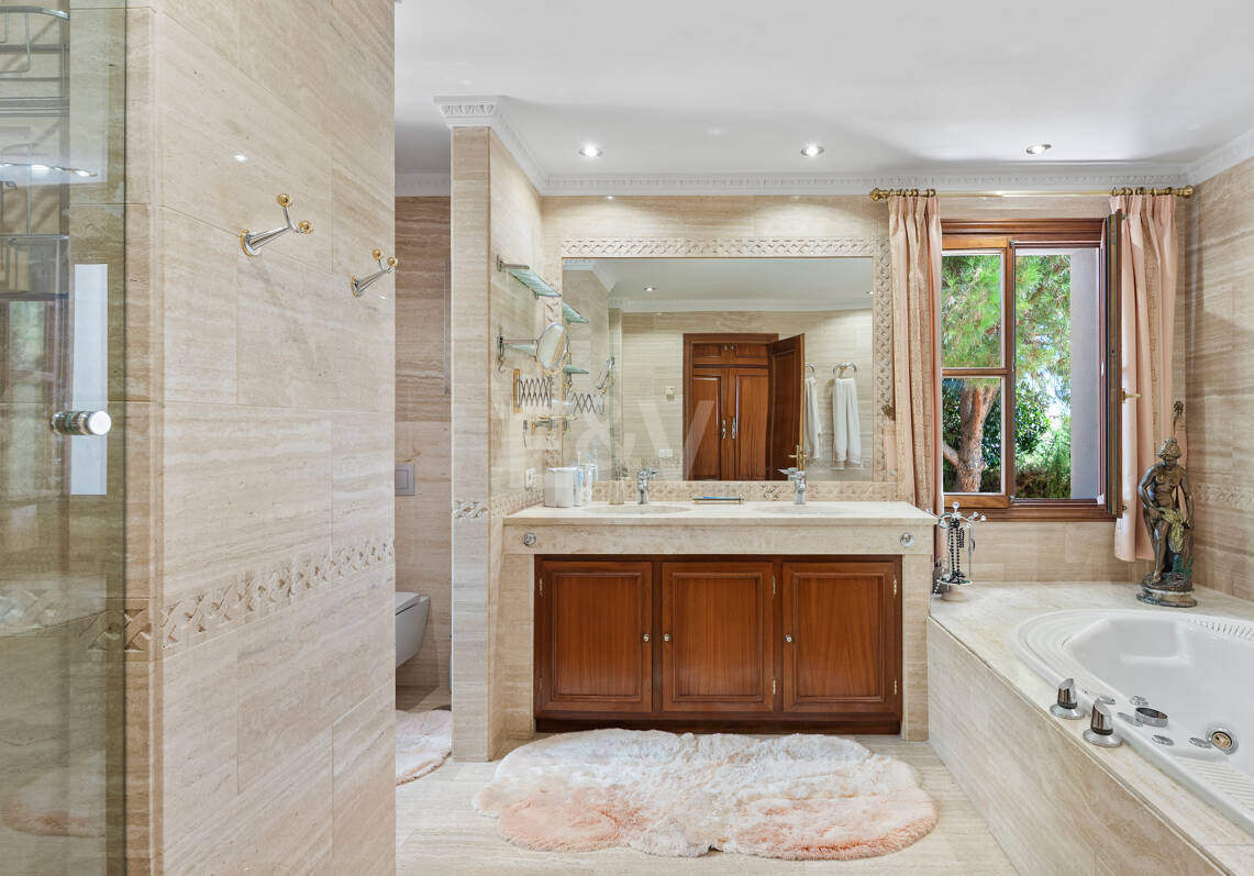 Außergewöhnliche Mansion mit Meerblick in den prestigeträchtigen Höhenlagen von Sierra Blanca