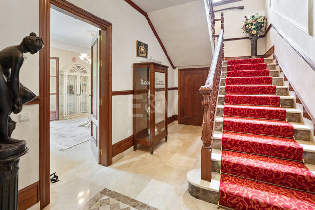 Außergewöhnliche Mansion mit Meerblick in den prestigeträchtigen Höhenlagen von Sierra Blanca