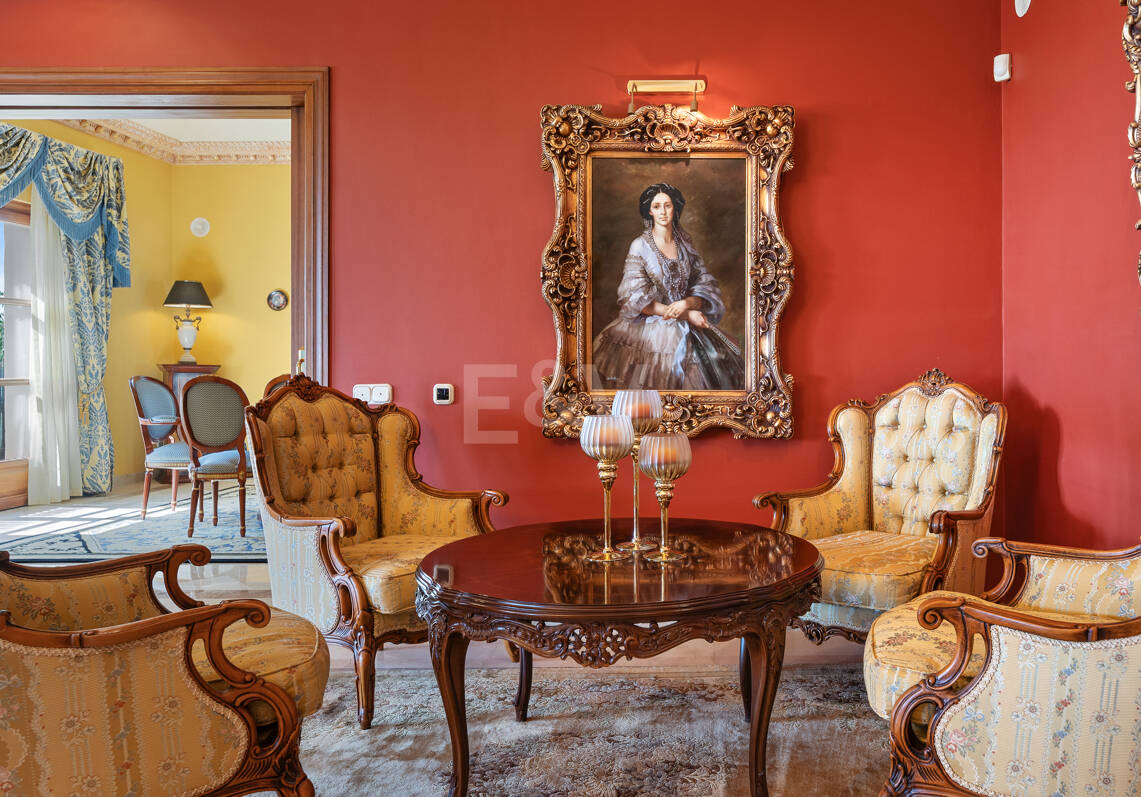 Außergewöhnliche Mansion mit Meerblick in den prestigeträchtigen Höhenlagen von Sierra Blanca