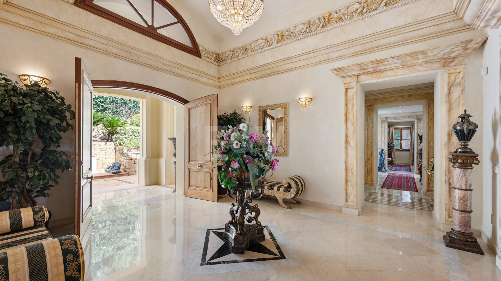 Außergewöhnliche Mansion mit Meerblick in den prestigeträchtigen Höhenlagen von Sierra Blanca