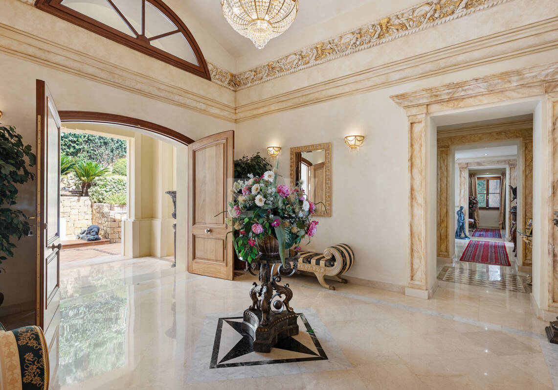 Außergewöhnliche Mansion mit Meerblick in den prestigeträchtigen Höhenlagen von Sierra Blanca