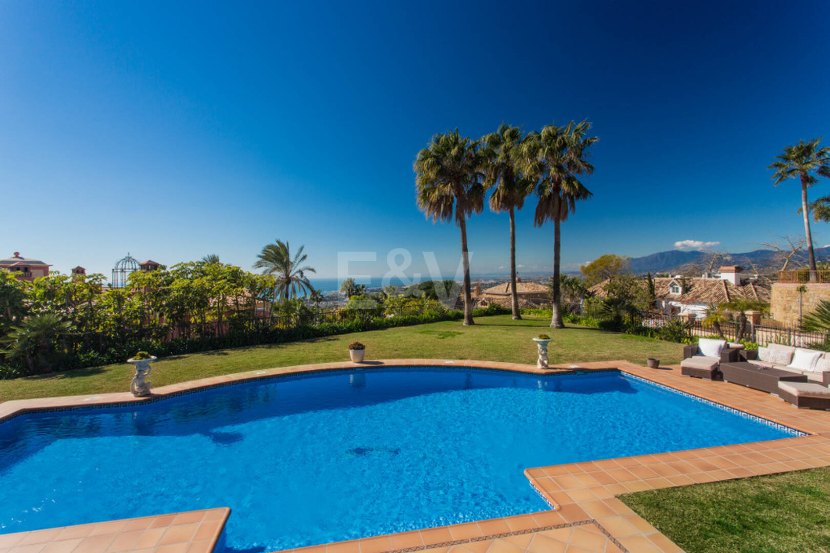 Außergewöhnliche Mansion mit Meerblick in den prestigeträchtigen Höhenlagen von Sierra Blanca