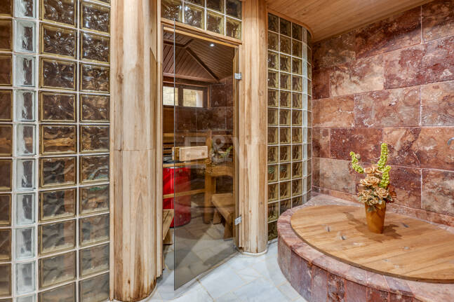 Außergewöhnliche Mansion mit Meerblick in den prestigeträchtigen Höhenlagen von Sierra Blanca
