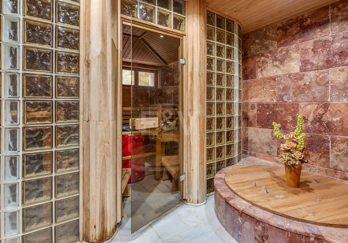 Außergewöhnliche Mansion mit Meerblick in den prestigeträchtigen Höhenlagen von Sierra Blanca