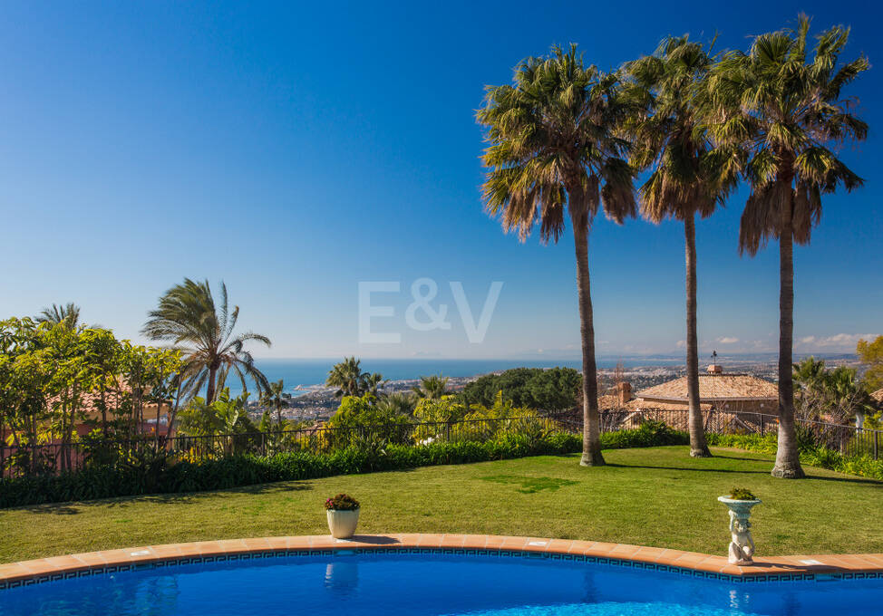 Außergewöhnliche Mansion mit Meerblick in den prestigeträchtigen Höhenlagen von Sierra Blanca