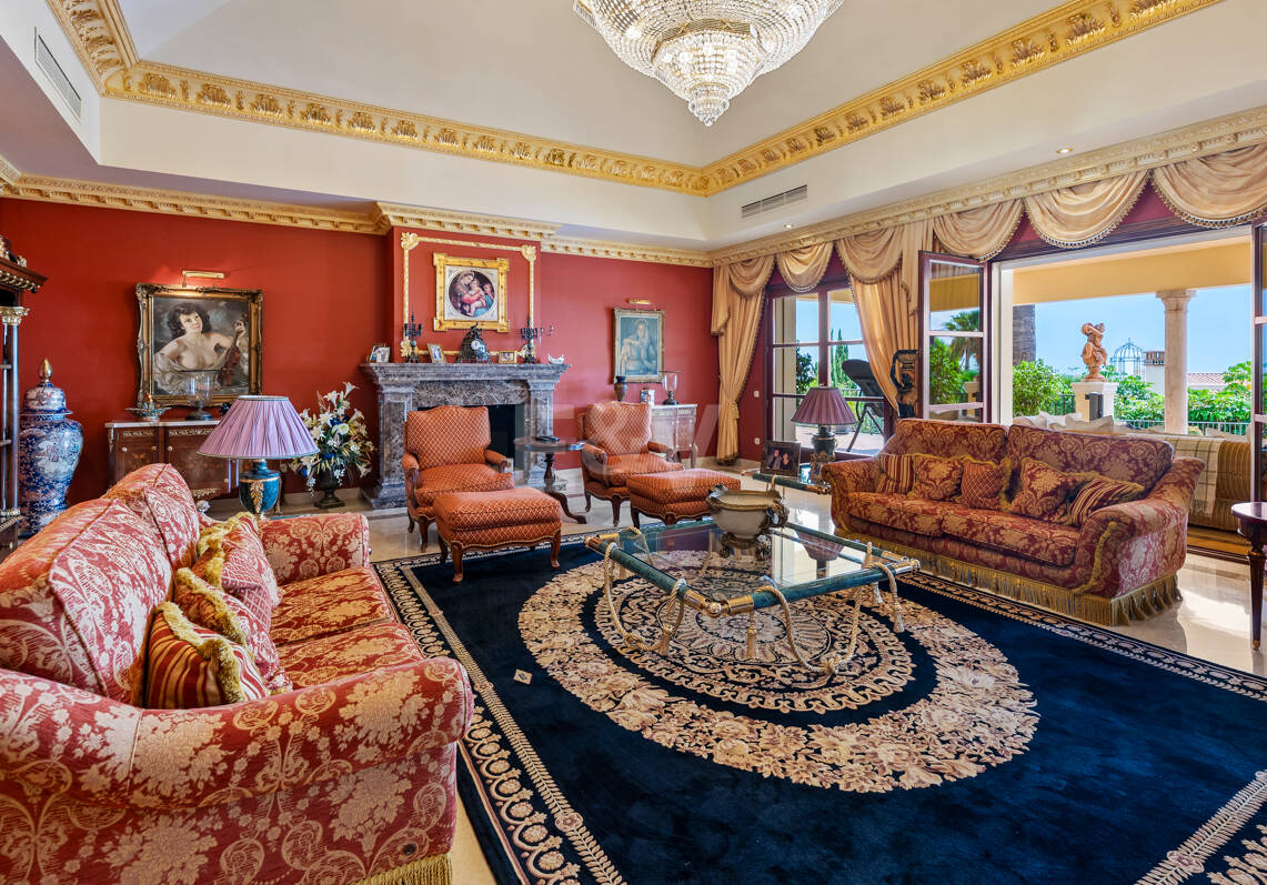 Außergewöhnliche Mansion mit Meerblick in den prestigeträchtigen Höhenlagen von Sierra Blanca