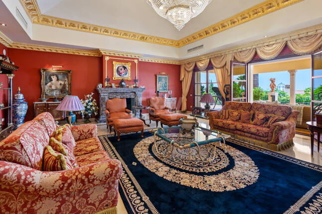 Außergewöhnliche Mansion mit Meerblick in den prestigeträchtigen Höhenlagen von Sierra Blanca