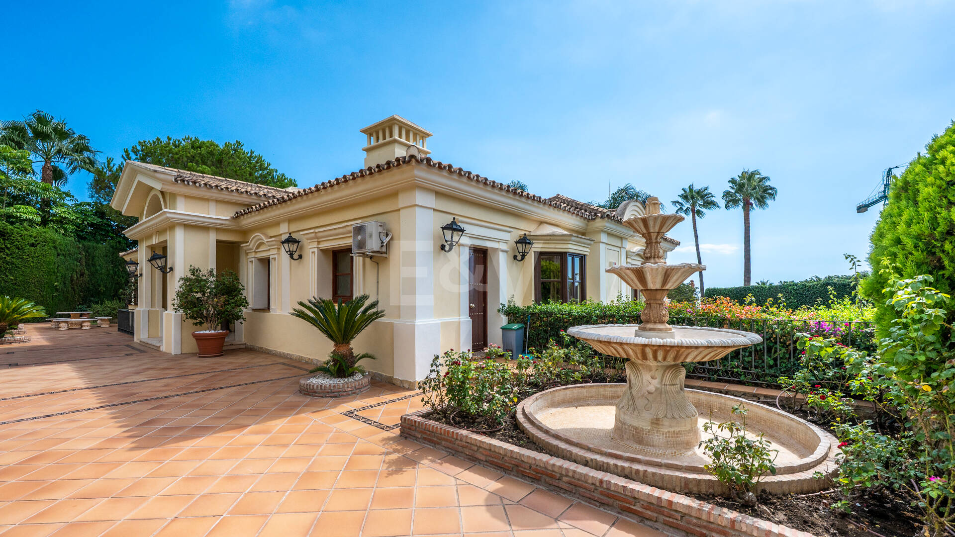 Außergewöhnliche Mansion mit Meerblick in den prestigeträchtigen Höhenlagen von Sierra Blanca