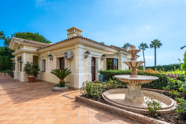 Außergewöhnliche Mansion mit Meerblick in den prestigeträchtigen Höhenlagen von Sierra Blanca