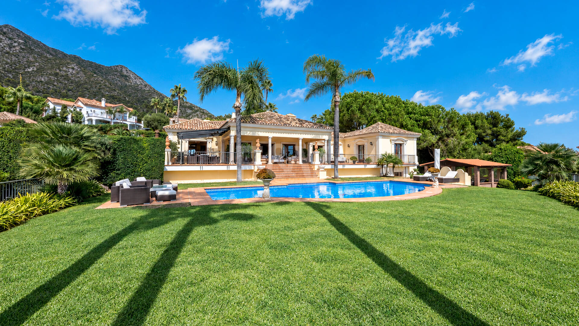 Außergewöhnliche Mansion mit Meerblick in den prestigeträchtigen Höhenlagen von Sierra Blanca