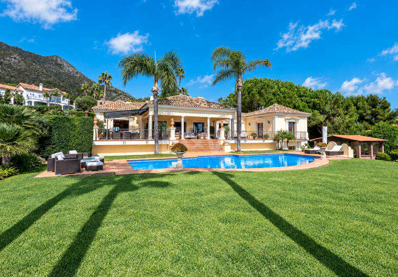 Außergewöhnliche Mansion mit Meerblick in den prestigeträchtigen Höhenlagen von Sierra Blanca