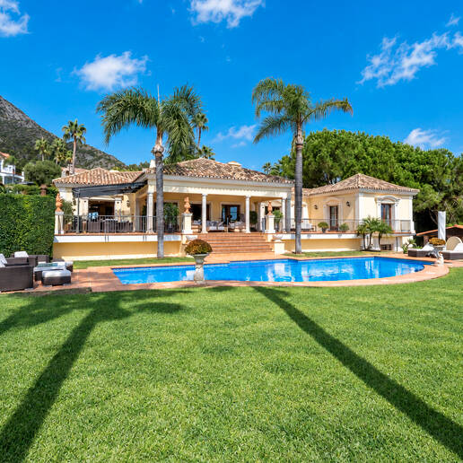 Außergewöhnliche Mansion mit Meerblick in den prestigeträchtigen Höhenlagen von Sierra Blanca