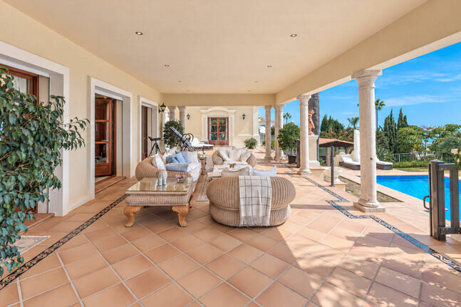 Außergewöhnliche Mansion mit Meerblick in den prestigeträchtigen Höhenlagen von Sierra Blanca