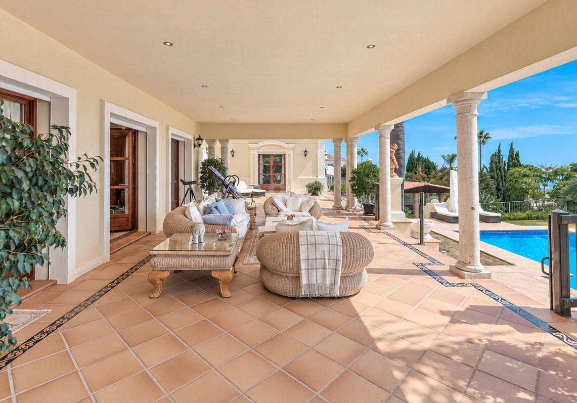 Außergewöhnliche Mansion mit Meerblick in den prestigeträchtigen Höhenlagen von Sierra Blanca