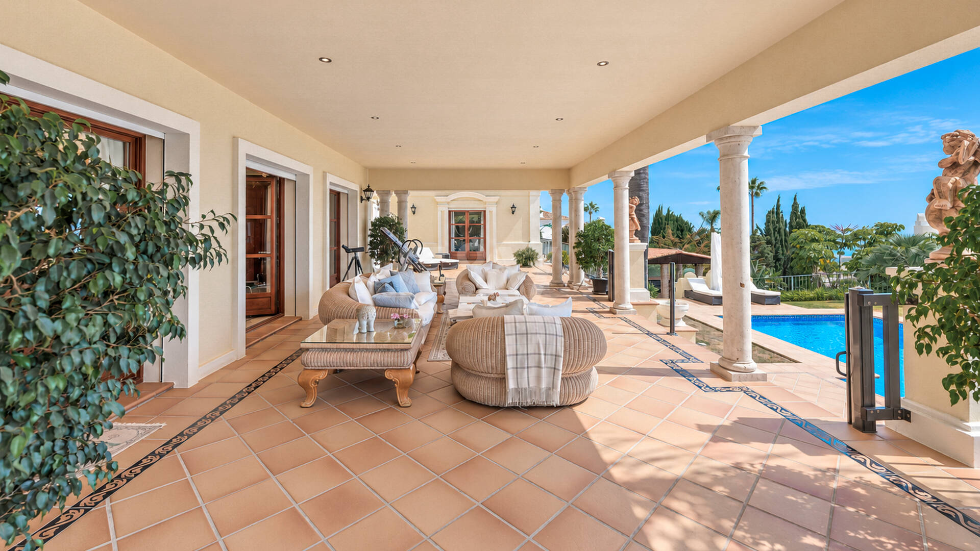 Außergewöhnliche Mansion mit Meerblick in den prestigeträchtigen Höhenlagen von Sierra Blanca