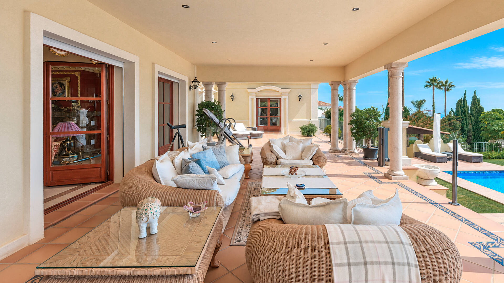 Außergewöhnliche Mansion mit Meerblick in den prestigeträchtigen Höhenlagen von Sierra Blanca