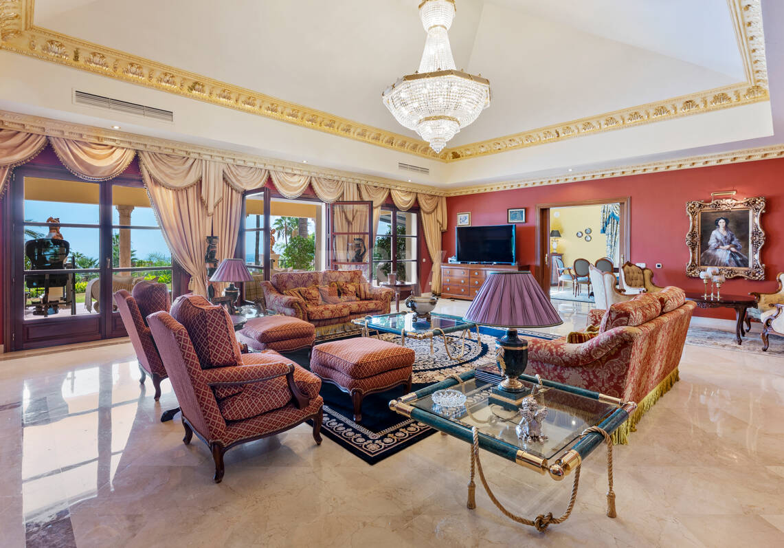 Außergewöhnliche Mansion mit Meerblick in den prestigeträchtigen Höhenlagen von Sierra Blanca