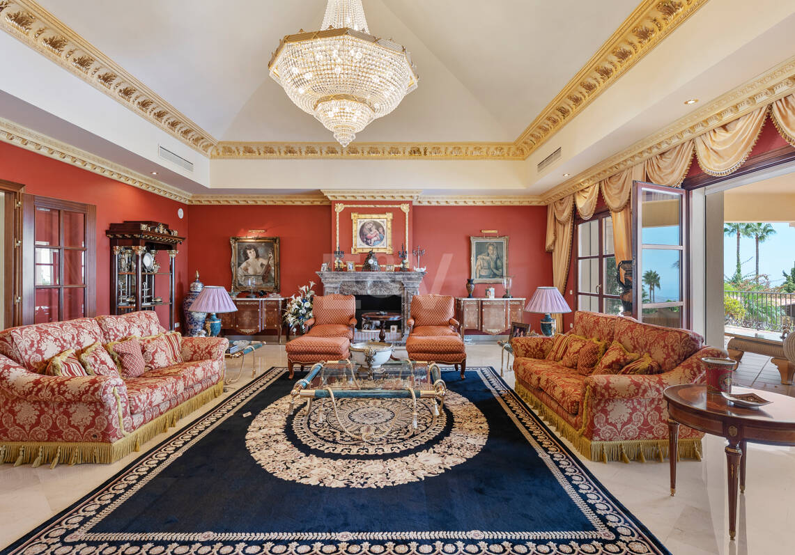 Außergewöhnliche Mansion mit Meerblick in den prestigeträchtigen Höhenlagen von Sierra Blanca
