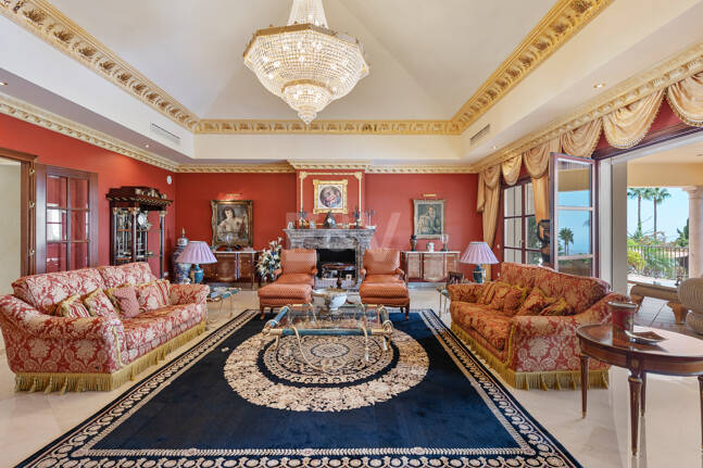 Außergewöhnliche Mansion mit Meerblick in den prestigeträchtigen Höhenlagen von Sierra Blanca