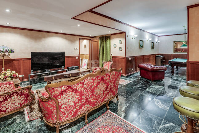Außergewöhnliche Mansion mit Meerblick in den prestigeträchtigen Höhenlagen von Sierra Blanca