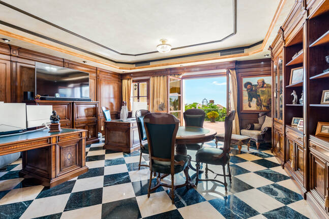 Außergewöhnliche Mansion mit Meerblick in den prestigeträchtigen Höhenlagen von Sierra Blanca