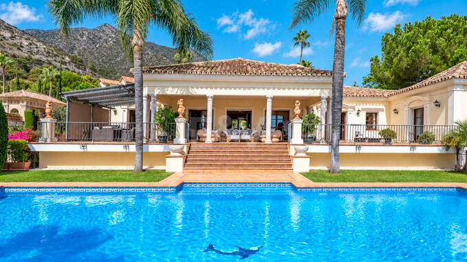 Außergewöhnliche Mansion mit Meerblick in den prestigeträchtigen Höhenlagen von Sierra Blanca