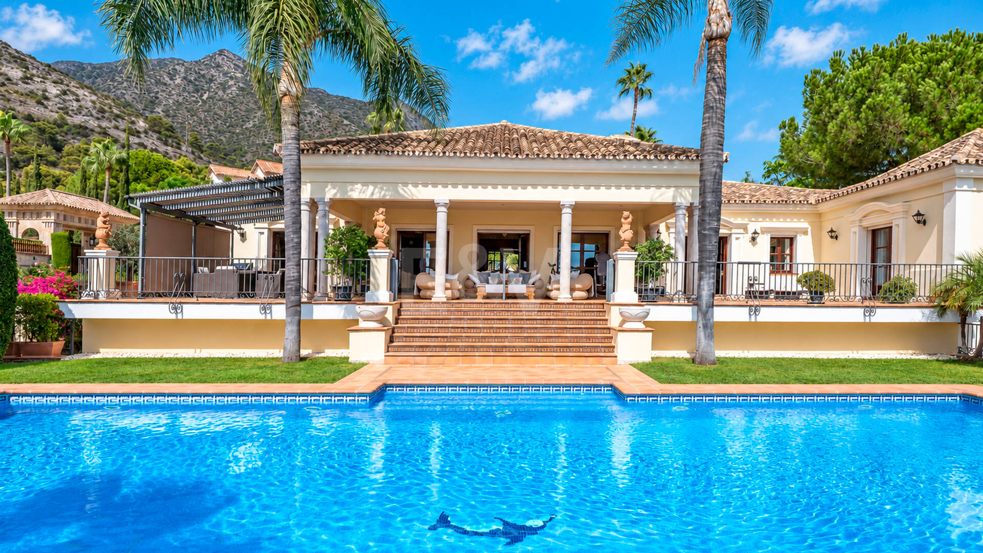 Außergewöhnliche Mansion mit Meerblick in den prestigeträchtigen Höhenlagen von Sierra Blanca