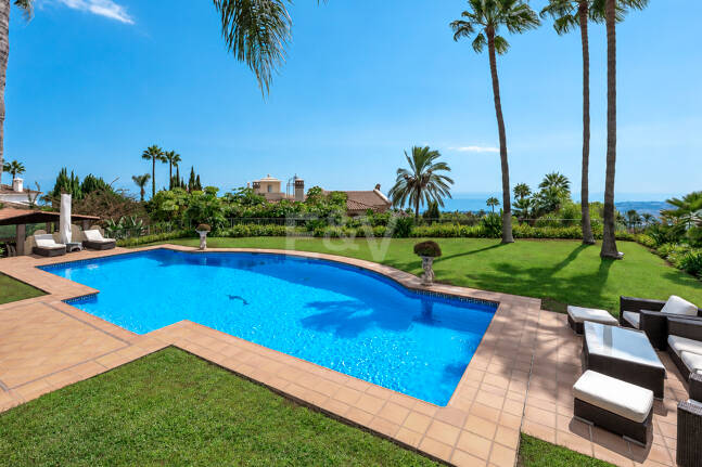 Außergewöhnliche Mansion mit Meerblick in den prestigeträchtigen Höhenlagen von Sierra Blanca