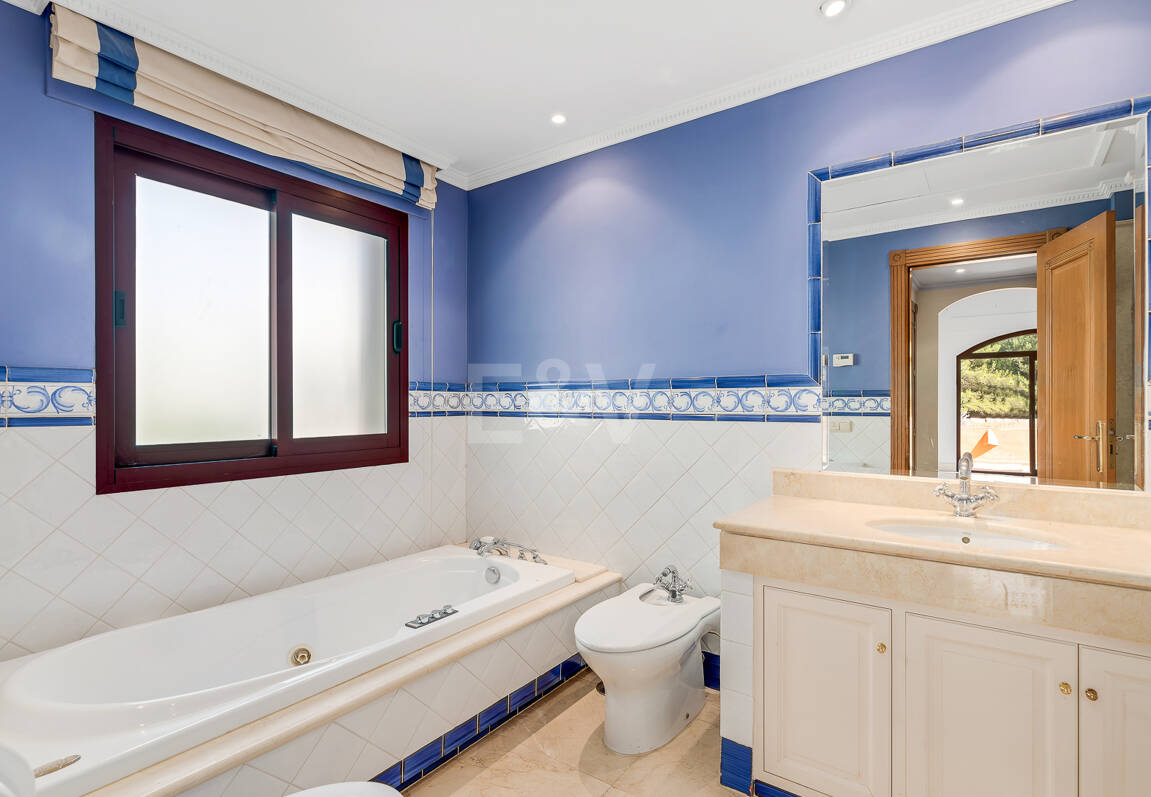 Rymlig och elegant Villa i Altos Reales på Golden Mile