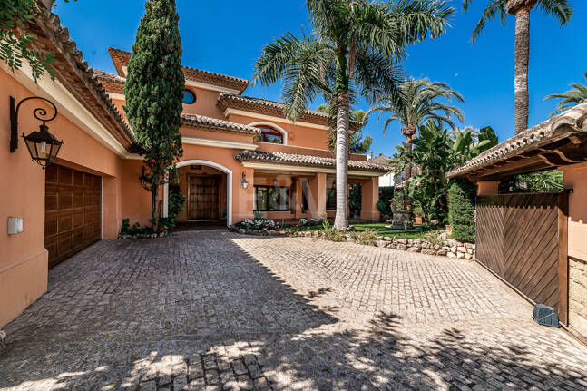 Rymlig och elegant Villa i Altos Reales på Golden Mile