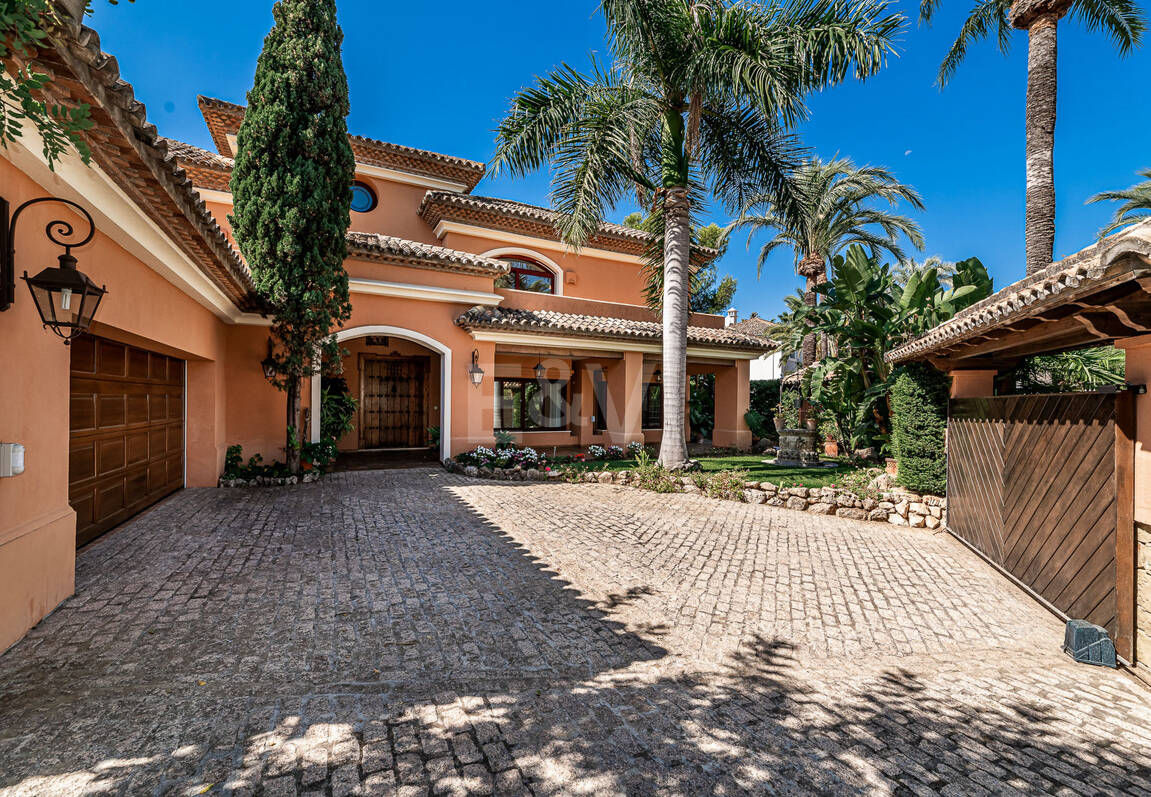 Rymlig och elegant Villa i Altos Reales på Golden Mile