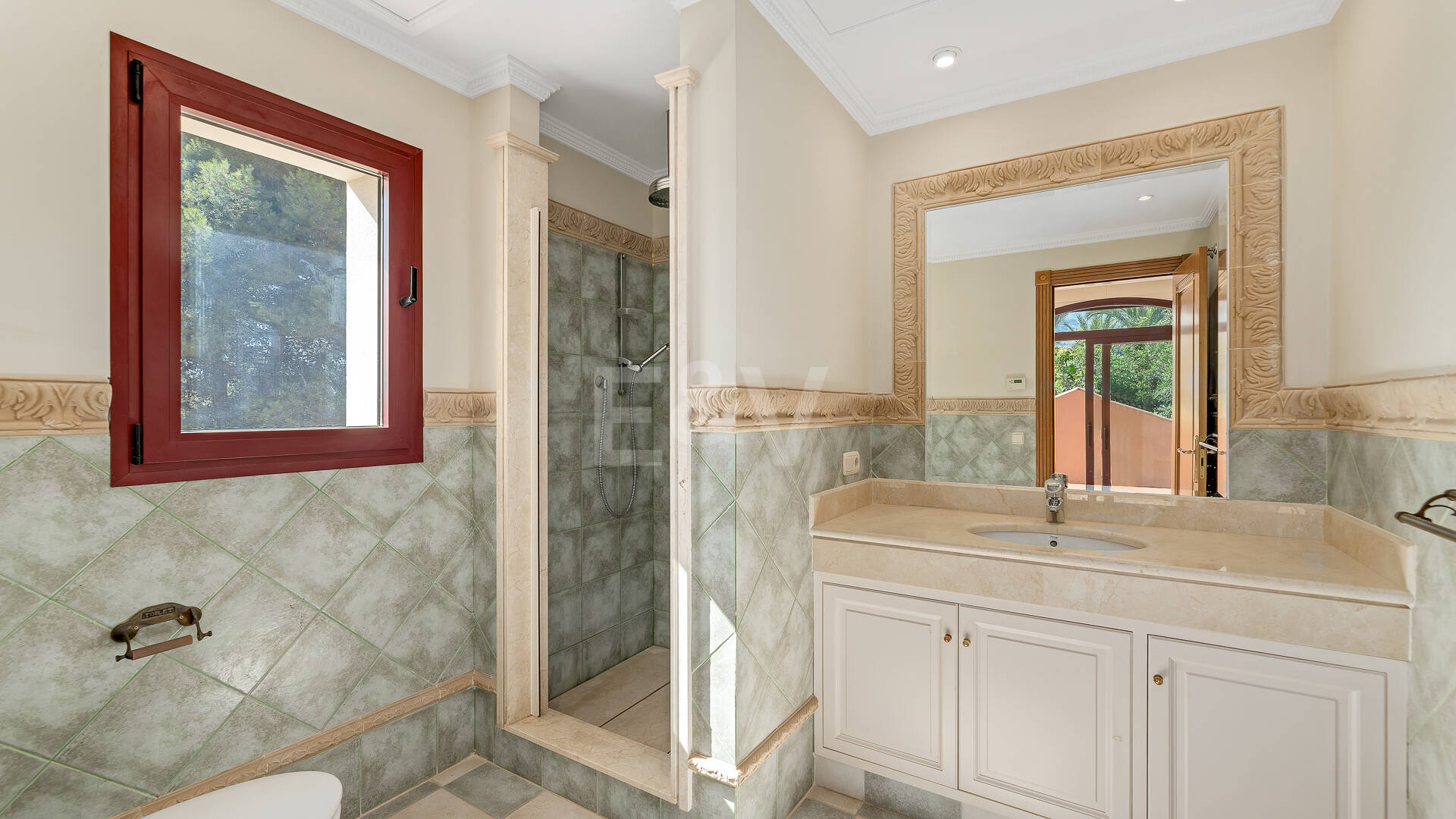 Rymlig och elegant Villa i Altos Reales på Golden Mile