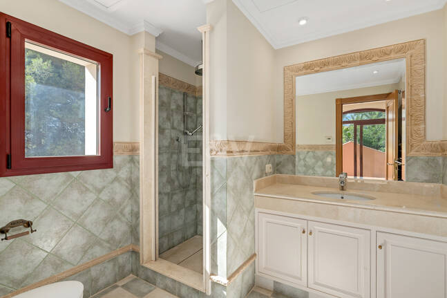 Rymlig och elegant Villa i Altos Reales på Golden Mile