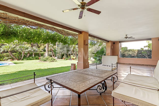 Rymlig och elegant Villa i Altos Reales på Golden Mile