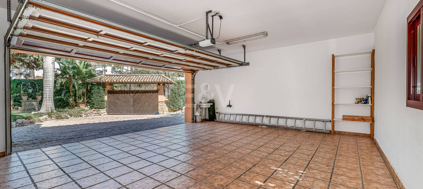 Rymlig och elegant Villa i Altos Reales på Golden Mile