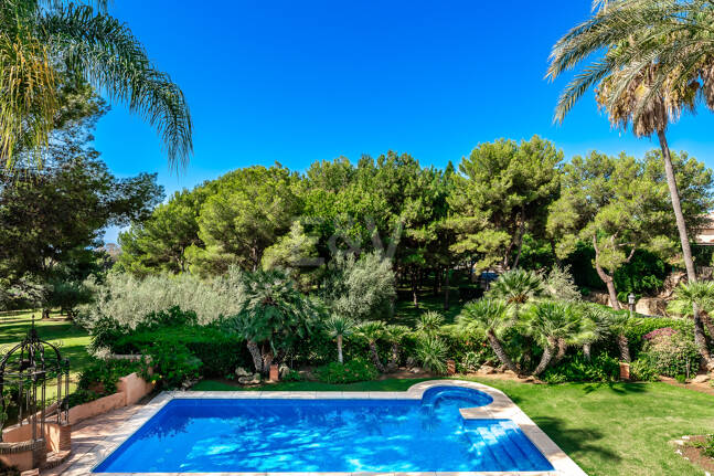 Rymlig och elegant Villa i Altos Reales på Golden Mile