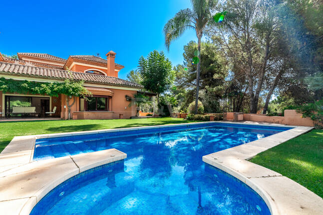 Rymlig och elegant Villa i Altos Reales på Golden Mile