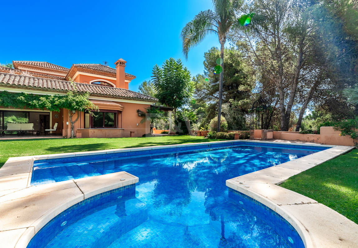 Rymlig och elegant Villa i Altos Reales på Golden Mile